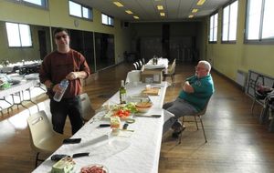 les coulisses, la cuisine. Les cuistots en pleine activité