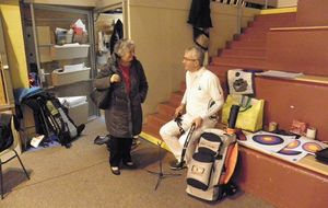 Le Président a tiré, rangement du matériel avant la reprise du poste devant l'ordinateur