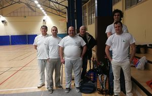 4  archers, 2 coachs et pas un podium, les bras m'en tombent ...