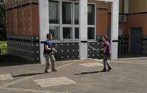 Accueil par deux pratiquant de combat médiéval