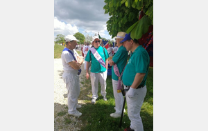 En attendant le départ, à l'ombre