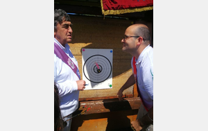 Et alors, qu'est ce qu'il a mon oiseau ? Tu crois que tu m'impressionnes