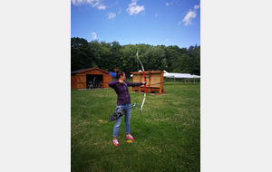 Elle, c'est la maman. 
De qui ?
Affaire à suivre ...