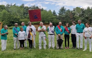 Belle brochette de notables ! Trop tard, c'était à ce moment là qu'il fallait vous révolter ....
Maintenant vous en avez pour un an ...